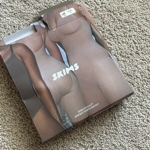 SKIMS seamless sculpt open bust shorty bodysuit XL